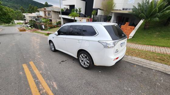 MITSUBISHI OUTLANDER 2.0 PHEV 16V HÍBRIDO 4P AUTOMÁTICO